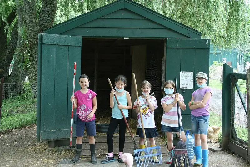 Camp Kindness учит детей быть милосердными образцами для подражания как другим детям, так и взрослым