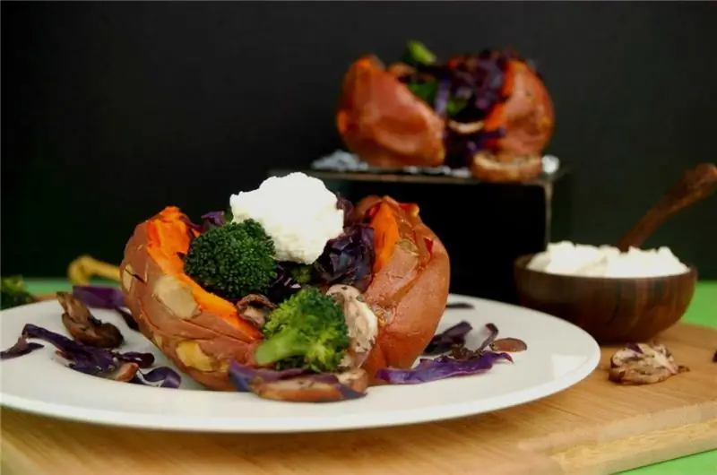 Запеченный-сладкий-картофель-с-овощами-и-кешью-цветной капустой-крем-весь-сцена-1024x678 Запеченный-сладкий-картофель-с-овощами-и-кешью-цветной капустой-крем-весь-сцена-1024x678
