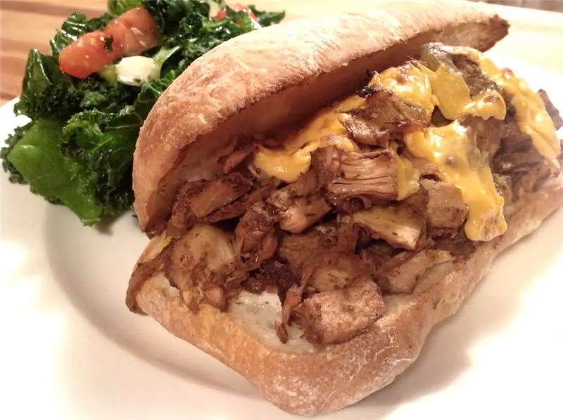 Сэндвич с джекфрутом Philly Cheesesteak