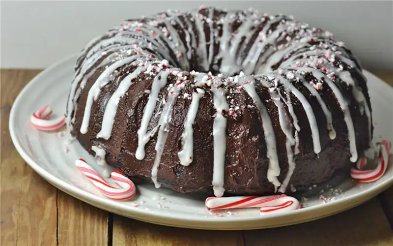 Веганский тройной шоколадный торт Bundt с перечной мятой