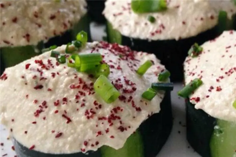 кусочки огурца с подсолнечным сыром кусочки огурца с подсолнечным сыром
