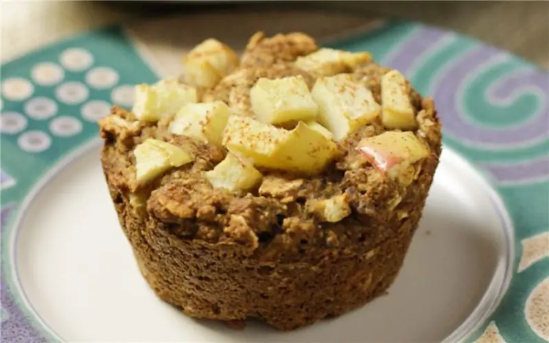 Vegan Chai Spice Apple Muffins со свежим яблочным топпингом