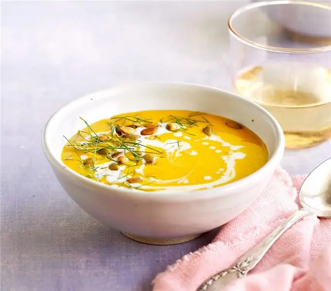 Биск с жареным кокосовым орехом и фенхелем