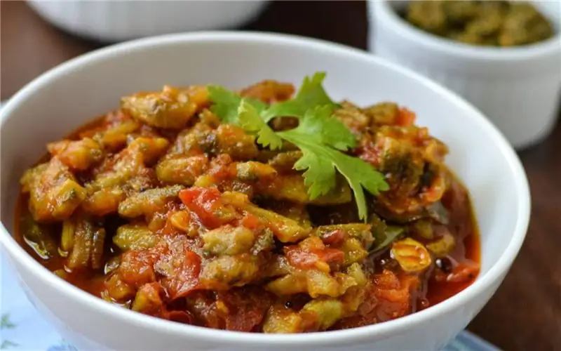 Kakarakaya Tomato Kura: Карри с помидорами и горькой дыней Kakarakaya Tomato Kura: Карри с помидорами и горькой дыней