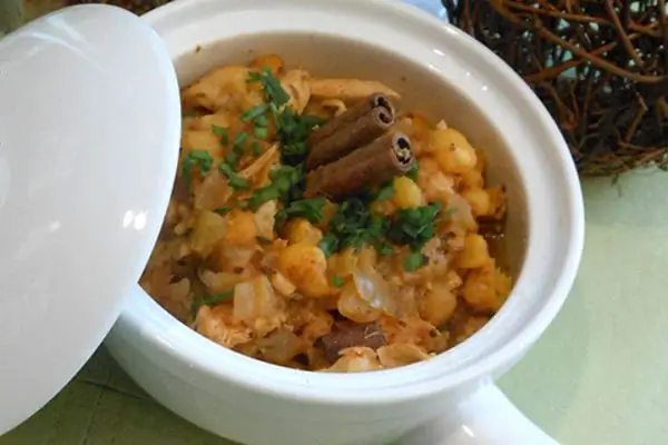 Курица-зеленый-чили-и-гомини-посоле
