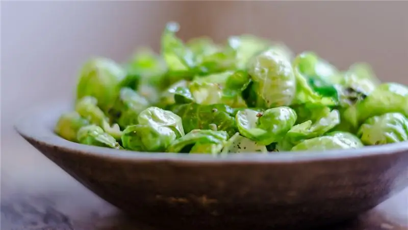 Брюссельская капуста с кунжутным соусом мисо