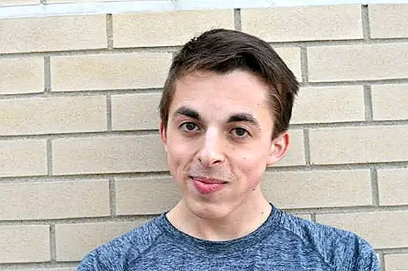 Когда он продолжал наблюдать, истории о жестоком обращении и спасении так сильно повлияли на него, что он знал, что ему нужно помочь. Он умолял мать, активного добровольца с ASPCA, взять его с собой, когда она вошла, чтобы работать с животными, пока в конце концов она не сдалась.