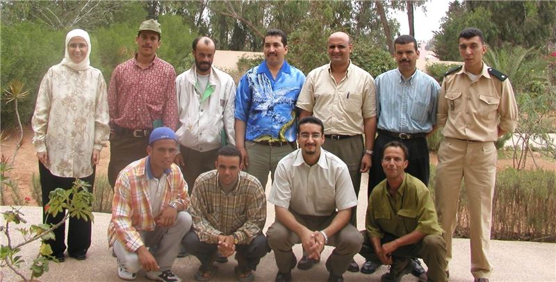 Сотрудники проекта в Марокко в 2004 году, включая Эль Гадрури и Эссамар © Крис Боуден Сотрудники проекта в Марокко в 2004 году, включая Эль Гадрури и Эссамар © Крис Боуден