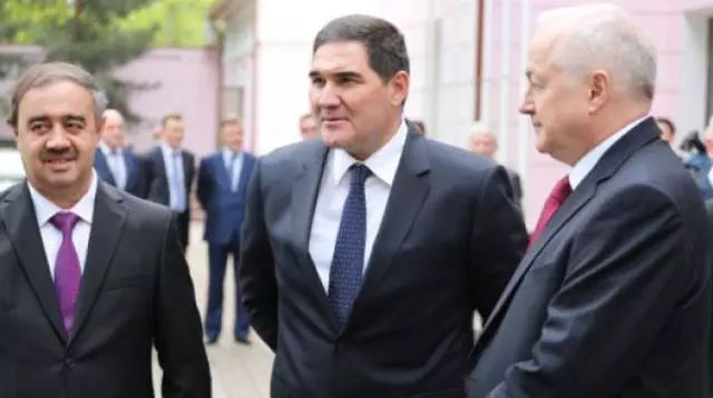 Неделя в странных новостях кошки: кошки с акцентами, в художественных музеях и на вашем телефоне