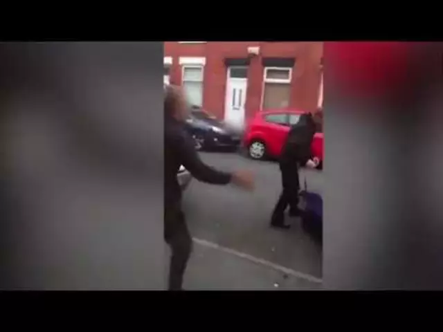 Bonehead Handler сбрасывает свою отставную полицейскую собаку в укрытие для убийц