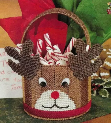 Выиграйте Ruff Ruff Rudolph Basket от Green Pet Gifts