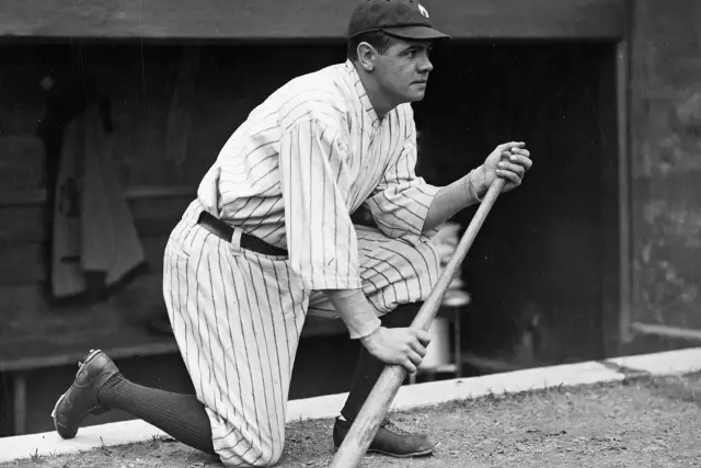 Bat Dog Miss Babe Ruth выходит на пенсию и входит в Зал славы бейсбола