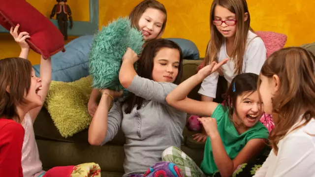 Я отказываюсь отказаться от Oakley, щенка, родившегося без ануса, даже если у ветеринаров есть