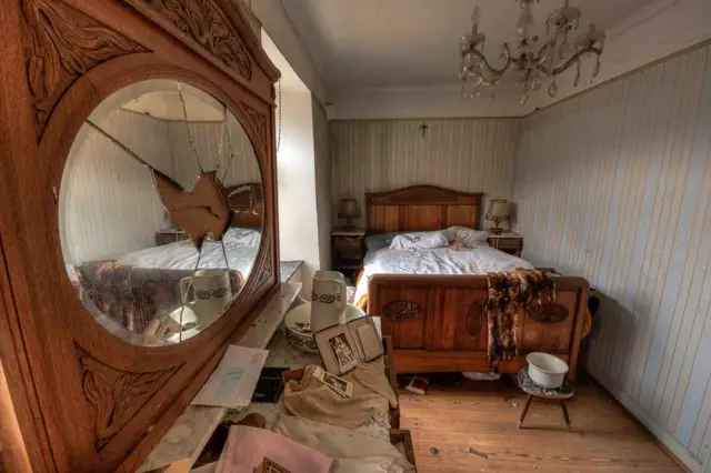 Tornado Dog ползет домой с двумя расшатанными ногами