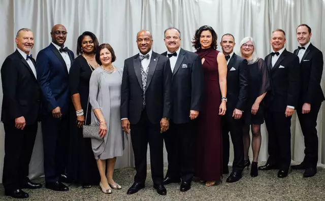 Отчет UC Davis Alumni Magazine о находящихся под угрозой исчезновения видах: мужские ветеринары