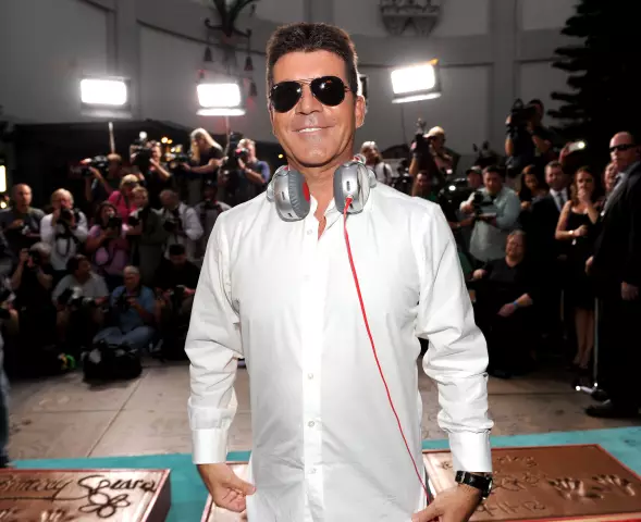 Саймон Коуэлл планирует выпустить 200 миллионов долларов своим собакам