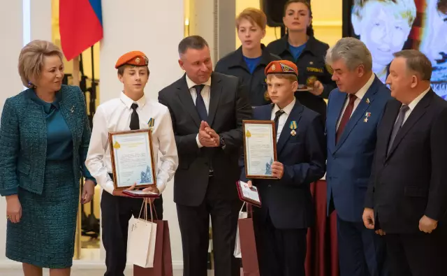 Мужество получает 10 фунтов; Владелец освобожден под залог