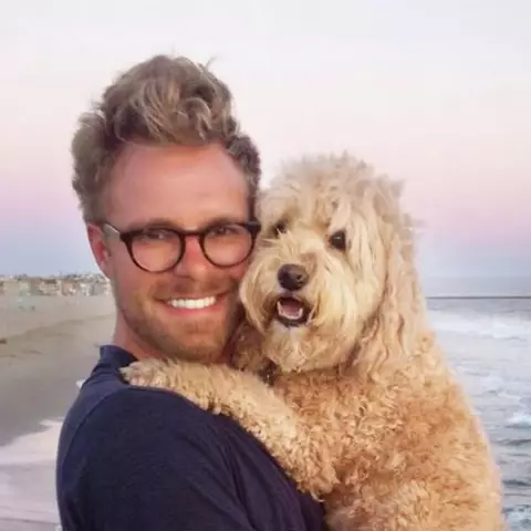 Dug Up at: Seth Casteel принимает телешоу «Поиск Fido»