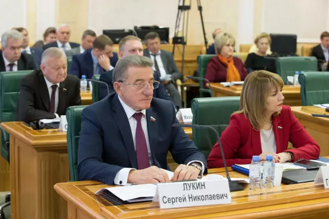 Кошки вызывают Совет по развитию жилищного строительства Ниша