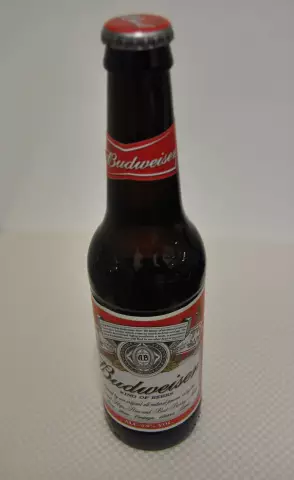 Объявление Budweiser выходит массово-вирусным - благодаря собаке