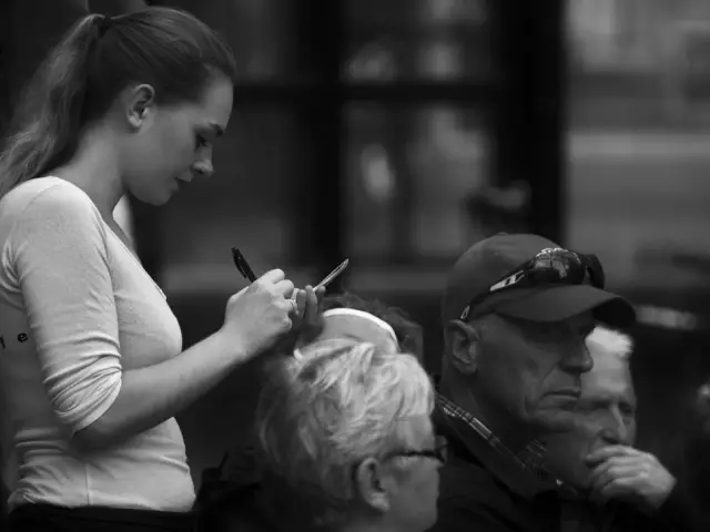 Boneheaded Restaurant Manager рассказывает ветерану с собакой службы, чтобы уйти - дважды