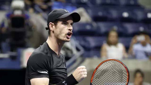 Олимпийский чемпион Энди Мюррей дает своим собакам золото