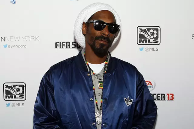 Подцепите себя: Snoop Lion и Челси-хендлер попадают в бизнес для собак
