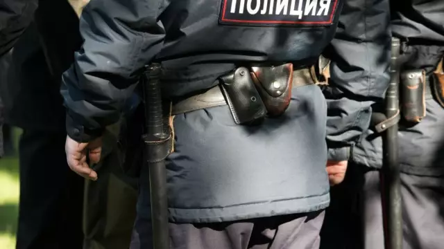 Средний 73-летний человек стреляет и убивает мальчика своего соседа