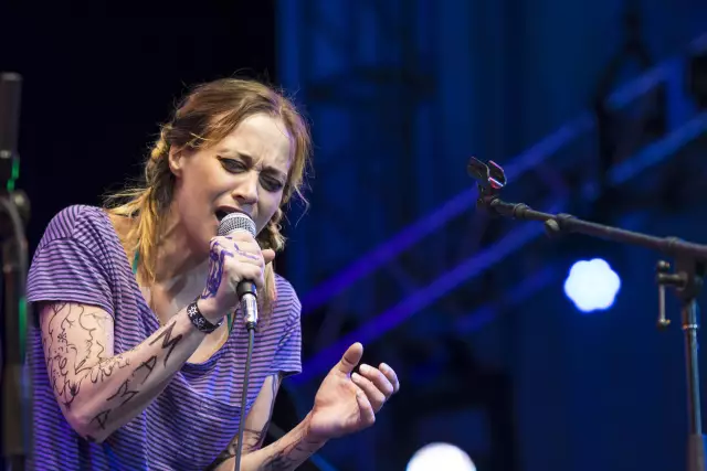 Fiona Apple отменила тур по уходу за своей умирающей собакой