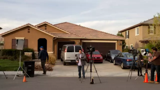 Дети поймали горящих щенков