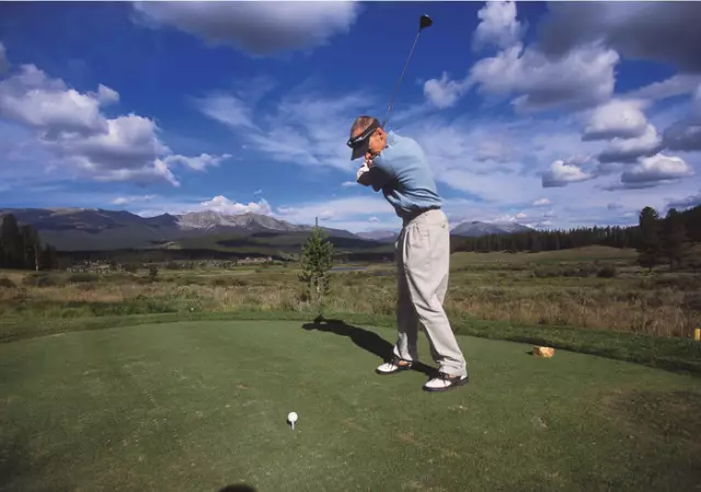 Golfer Isenhour убивает защищенную птицу с выстрелом в гольф