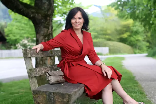 Женщина ставит жизнь на месяцы, чтобы найти свою собаку