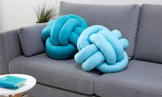 Как застелить собачью подстилку пледом?