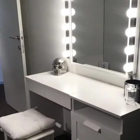 Можно ли в окно поставить дверцу для собачки?