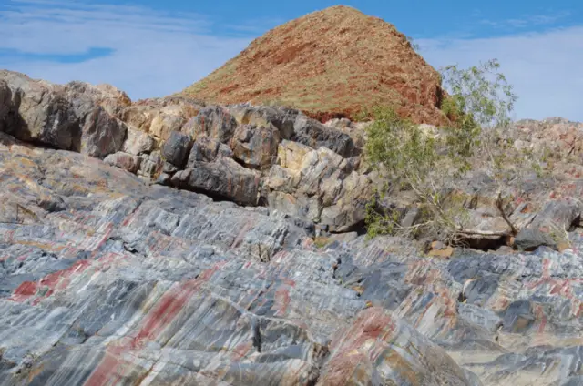 Низкий уровень кислорода в средние века Земли задержал эволюцию на два миллиарда лет: Низкий уровень атмосферного кислорода в средние века Земли задержал эволюцию на 2 миллиарда лет, подняв новые кв