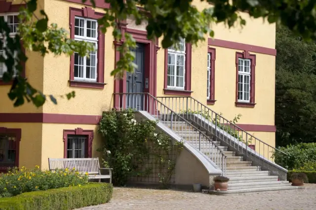 Разгадка движущих сил движения крупных айсбергов: плитчатые айсберги могут дрейфовать в Южном океане в течение восьми и более лет и преимущественно таять на дне