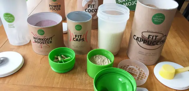 Притяжение, зависящее от скорости, определяет то, что происходит в центре роя мошек: новое исследование показывает, что сплоченность роя проистекает из адаптивного поведения, когда чем быстрее летают 