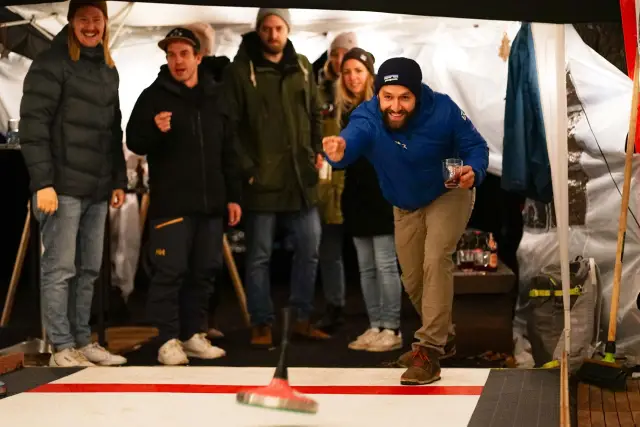 Ученые начинают раскрывать секреты глубоководного цвета океана из органического вещества: обнаружено, что пикоцианобактерии являются существенным источником растворенного органического вещества морско