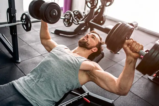 Беспорядочная саламандра использует гены трех партнеров в равной степени