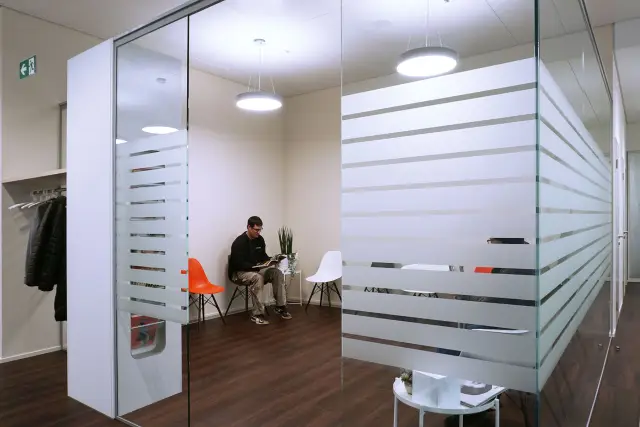 Исследование стабильности укладки и динамики белков: визуализация быстрой релаксации (FReI), используемая для исследования стабильности укладки и динамики белков в полиакриламидных гидрогелях