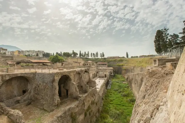 Свежий взгляд на вулканические водопроводные системы: массивные объекты, такие как Эль-Капитан в Йосемити, формируются как часть «обратного энергетического каскада», который удерживает поднимающуюся м