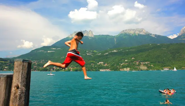 Отзывы о тысячах дизайнов могут трансформировать белковую инженерию: технология синтетической ДНК и высокопроизводительный скрининг позволяют проводить крупномасштабные испытания структурной стабильно