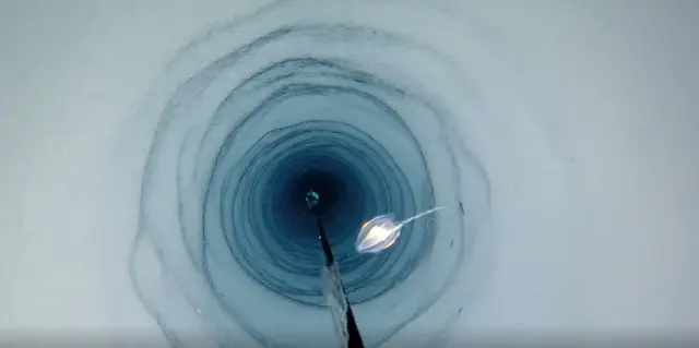 Ученые обнаружили первые сверхсоленые подледниковые озера в канадской Арктике: суперсоленая вода подо льдом может служить земным аналогом среды обитания для жизни на других планетах