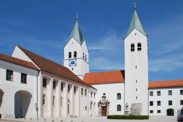 Наземная часть массивного восточно-антарктического ледникового щита мало отступала за последние восемь миллионов лет: но повышение уровня углекислого газа в атмосфере может повлиять на стабильность и 