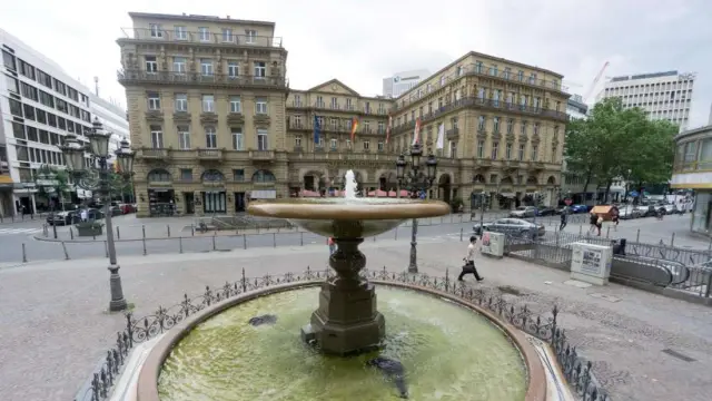 Заброшенные детеныши жуков развивают большую уверенность в себе: новое исследование показывает, что, когда личинкам жуков-закапывателей отказывают в родительской поддержке, у них вырастают большие чел