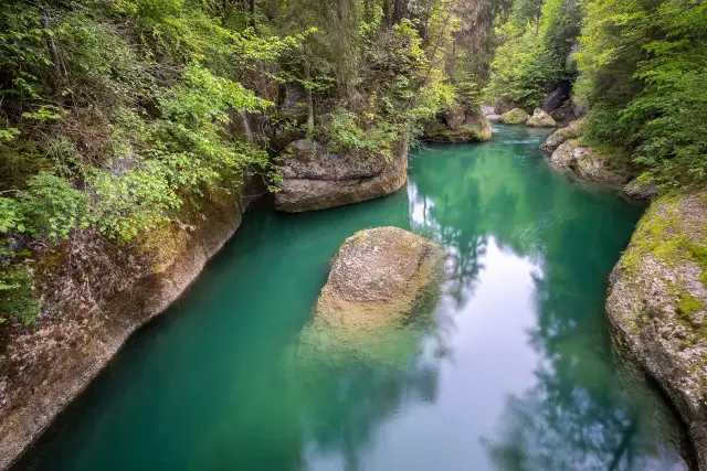 Карты, нарисованные от руки, имитирующие печатные карты в первые дни испано-американской картографии: все примеры были сделаны с помощью гусиного пера и соответствуют различным горнодобывающим районам