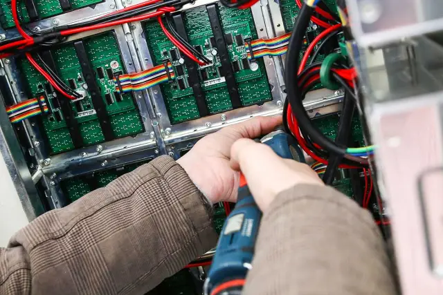 Исследователи разрабатывают «умные» поверхности, чтобы отталкивать все, кроме целенаправленных полезных исключений: новые поверхности обещают более безопасные имплантаты, более точные диагностические 