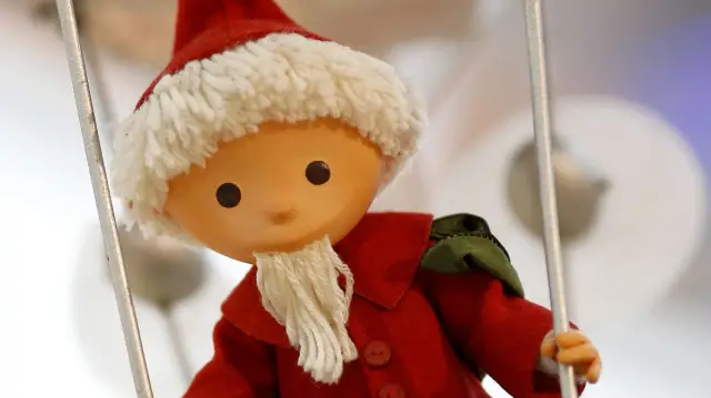 Остров Любви: Яркие самцы заводят девочек на Мадагаскаре: у двух новых видов редких гигантских палочников самцы становятся багрово-синими или разноцветными в период полового созревания - но почему?