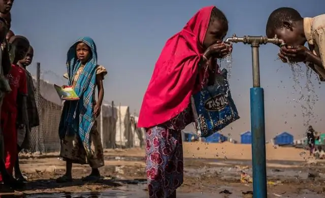 Миллионы людей, подвергающихся риску, пьют загрязненную подземную воду