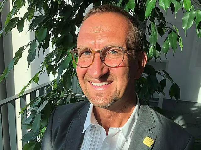 Раскрытие новых отношений, организационных принципов в сетях взаимодействия белков